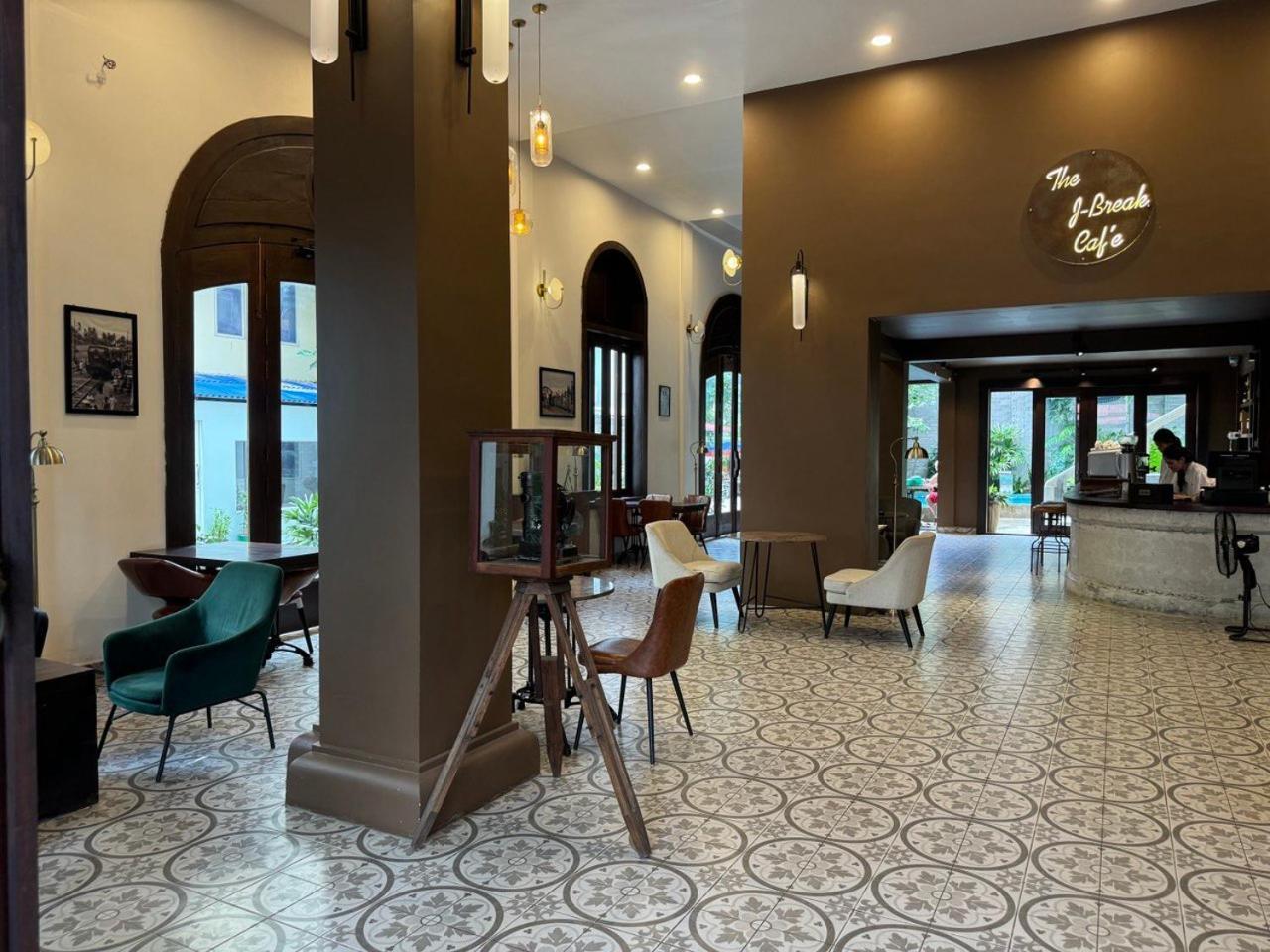 The J Break Boutique Hotel Kampot Bagian luar foto