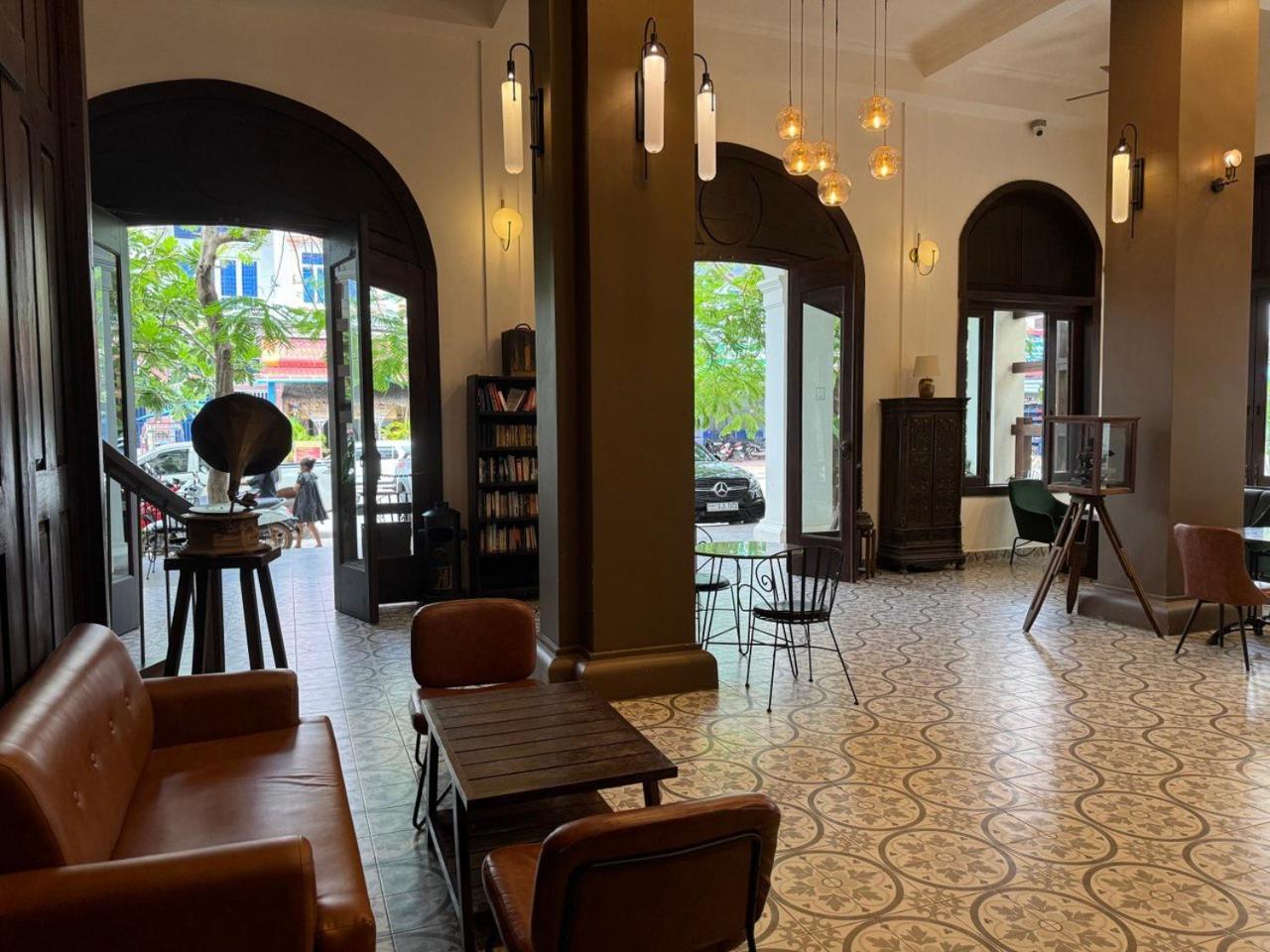 The J Break Boutique Hotel Kampot Bagian luar foto