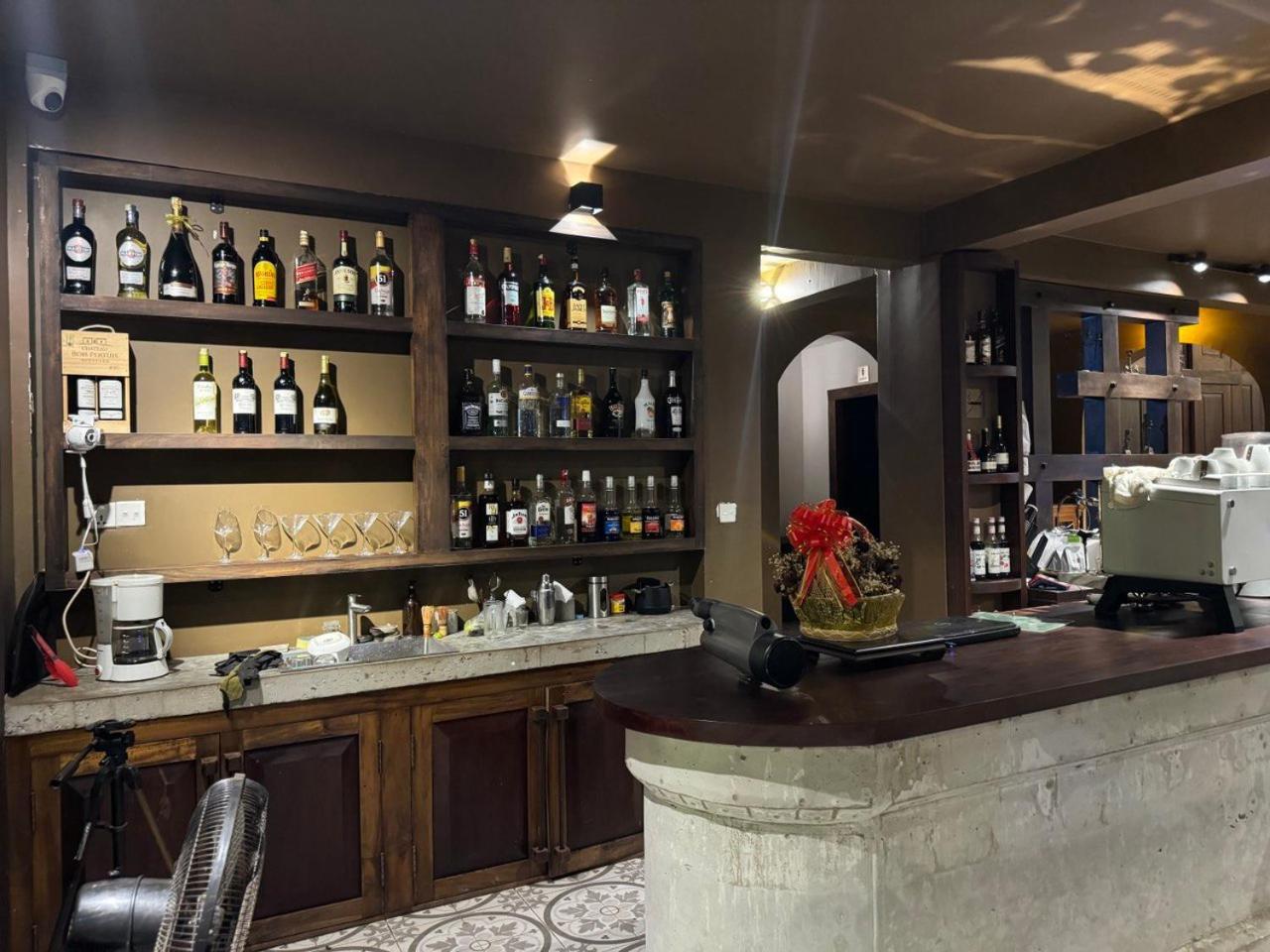 The J Break Boutique Hotel Kampot Bagian luar foto