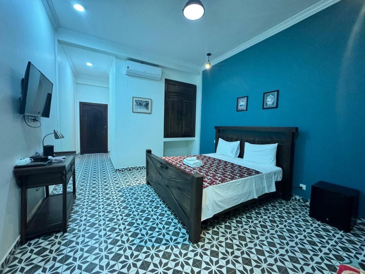 The J Break Boutique Hotel Kampot Bagian luar foto