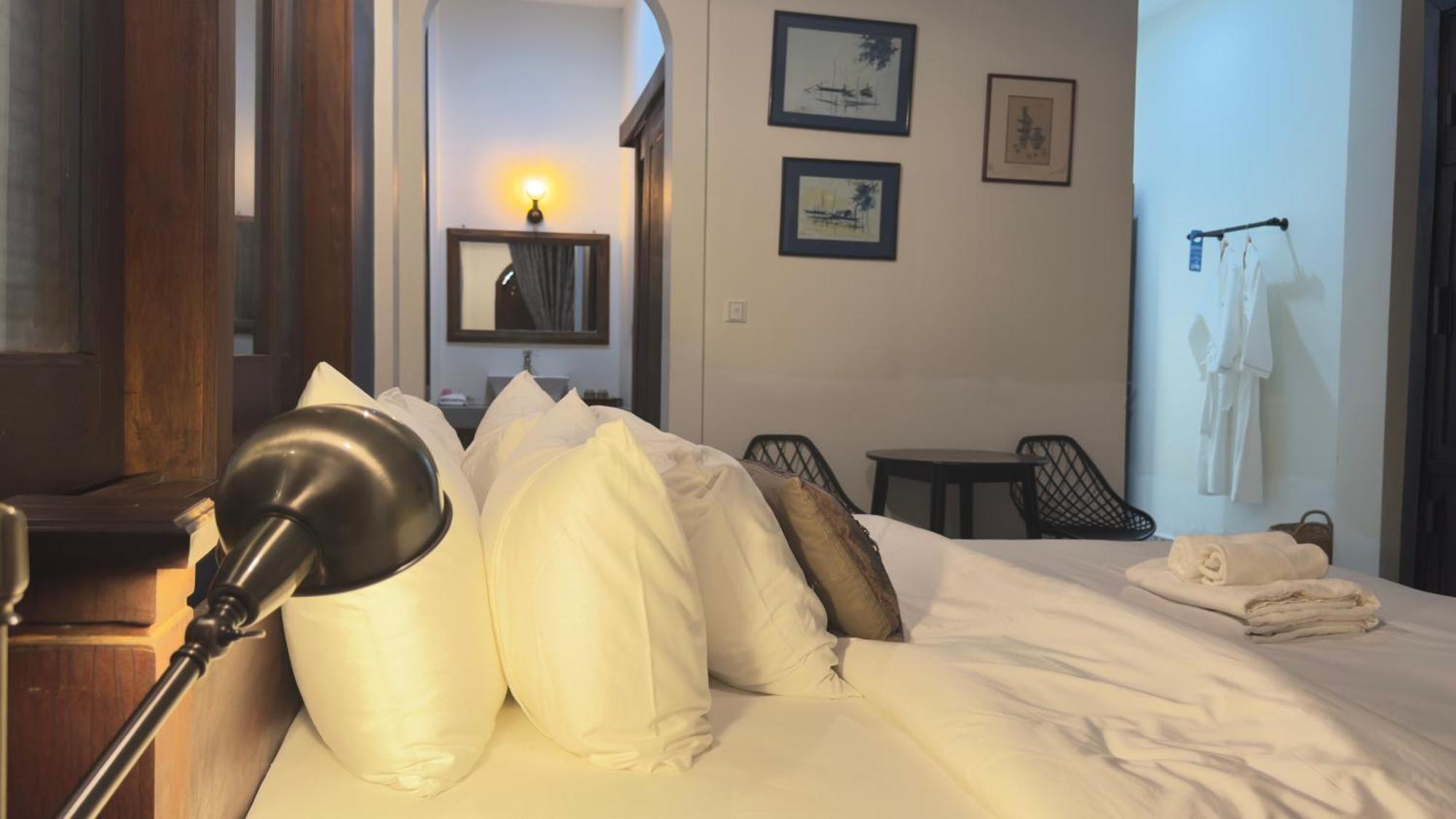 The J Break Boutique Hotel Kampot Bagian luar foto