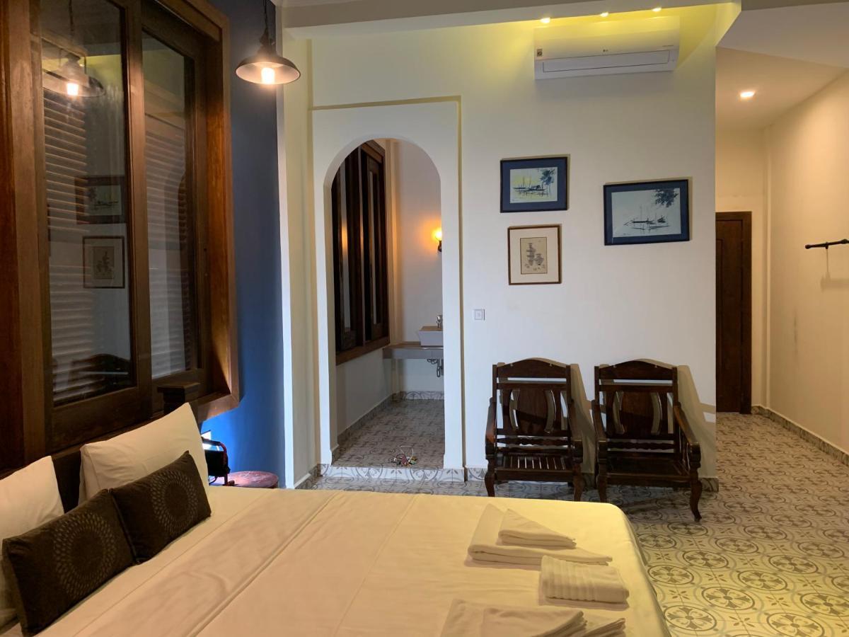 The J Break Boutique Hotel Kampot Bagian luar foto